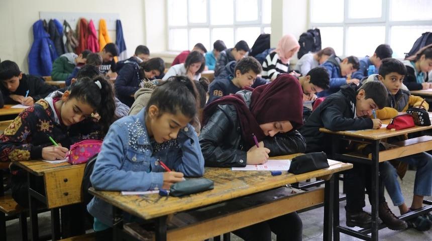 Demirkol, 12 bin &ouml;ğrencinin eğitimine katkı sağladı