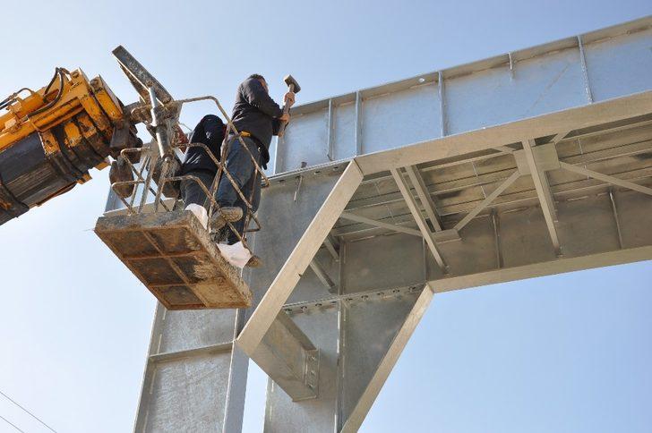 Yüksekova ilk üst geçidine kavuşuyor G2