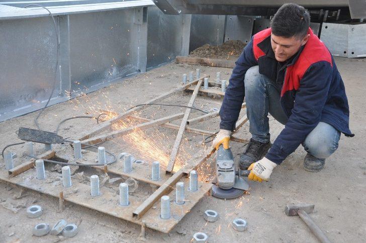 Yüksekova ilk üst geçidine kavuşuyor G3