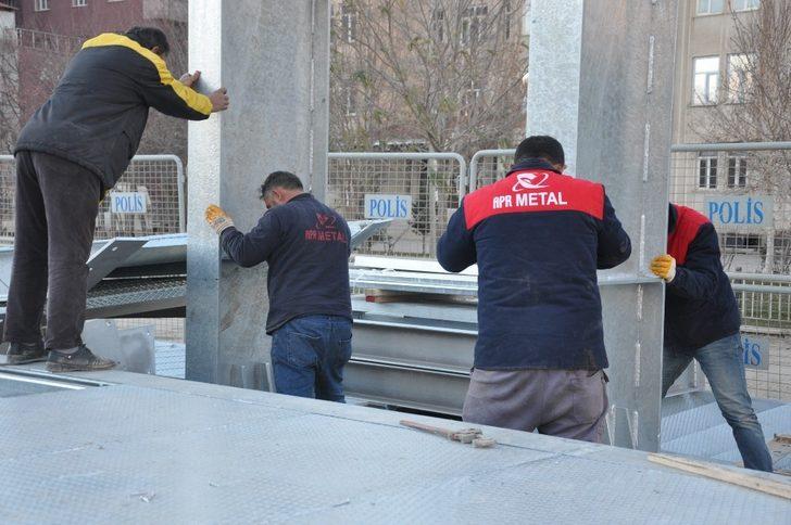 Yüksekova ilk üst geçidine kavuşuyor G4