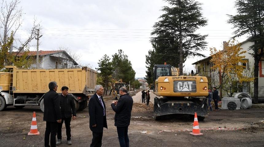 Isparta Belediyesi’nden Mehmet Tönge’de alt ve üstyapı çalışmaları