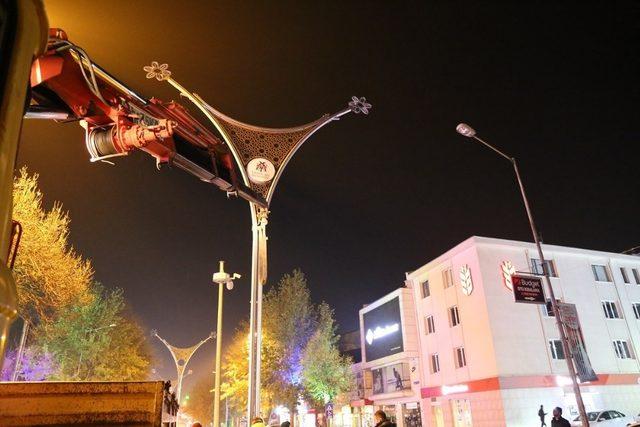 Ordu Caddesinde aydınlatma çalışmaları başladı