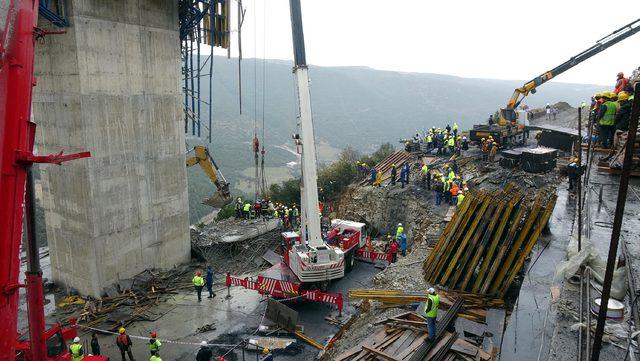 Gebze'de viyadük inşaatı sırasında beton blok düştü; 4 işçi enkaz altında kaldı (3)