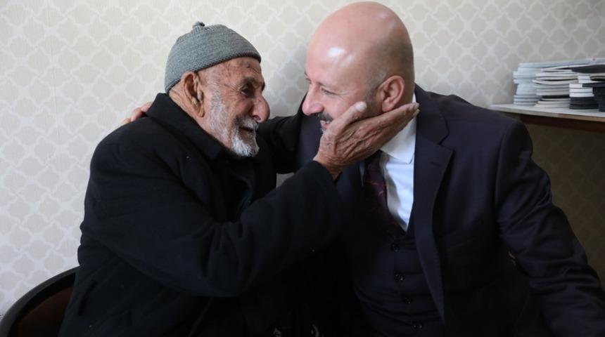 Başkan &Ccedil;olakbayrakdar, her yerde vatandaşların ilgisiyle karşılaşıyor