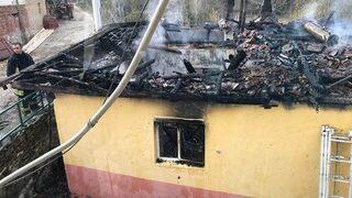 Lojman kül oldu! Kur'an-ı Kerim yanmadı