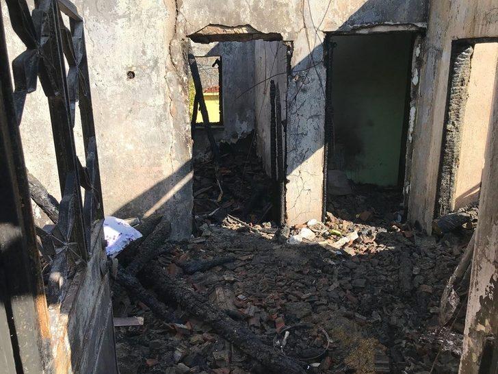 Lojman kül oldu! Kur'an-ı Kerim yanmadı G2