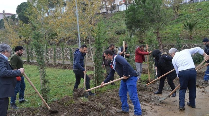 Erdek&rsquo;te g&ouml;rev yapan &ouml;ğretmenlere fidan