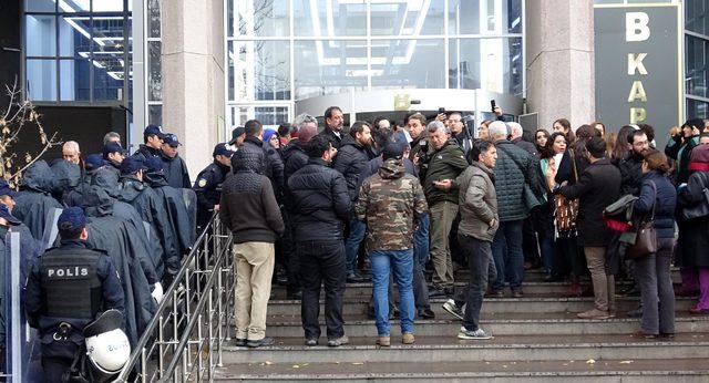 Ankara Adliyesi &ouml;n&uuml;nde  Tahir El&ccedil;i a&ccedil;ıklaması  gerginliği 3