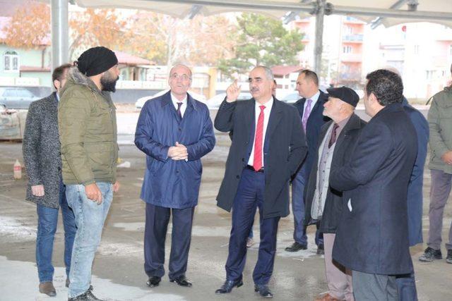 Başkan Aydın, Cumartesi Pazarı’nda incelemelerde bulundu