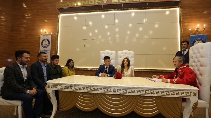 Başkan Tahmazoğlu, El Bab’ta tanıştığı Mehmetçiğin nikahını kıydı