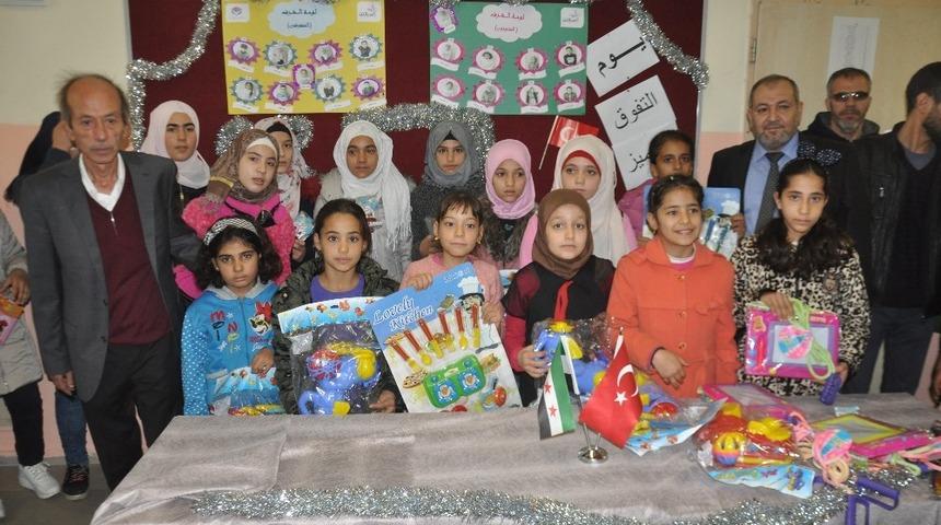 Suriyeli öğrenciler ödüllendirildi