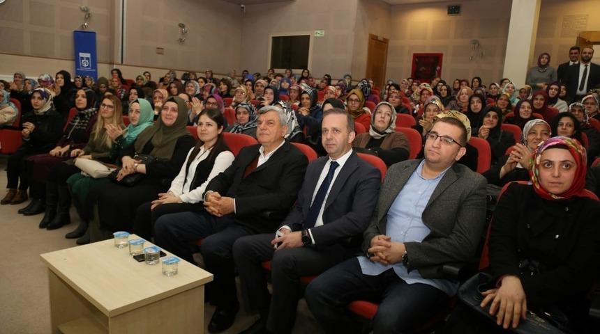 Başkan Karaosmanoğlu Aile Okulu&rsquo;nda tavsiyeler verdi