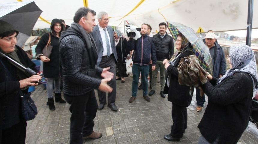 &Uuml;mmet Akın yağmur &ccedil;amur dinlemiyor