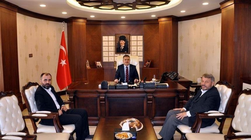 Dekan &Ccedil;i&ccedil;ek&rsquo;ten Vali Akbıyık&rsquo;a ziyaret