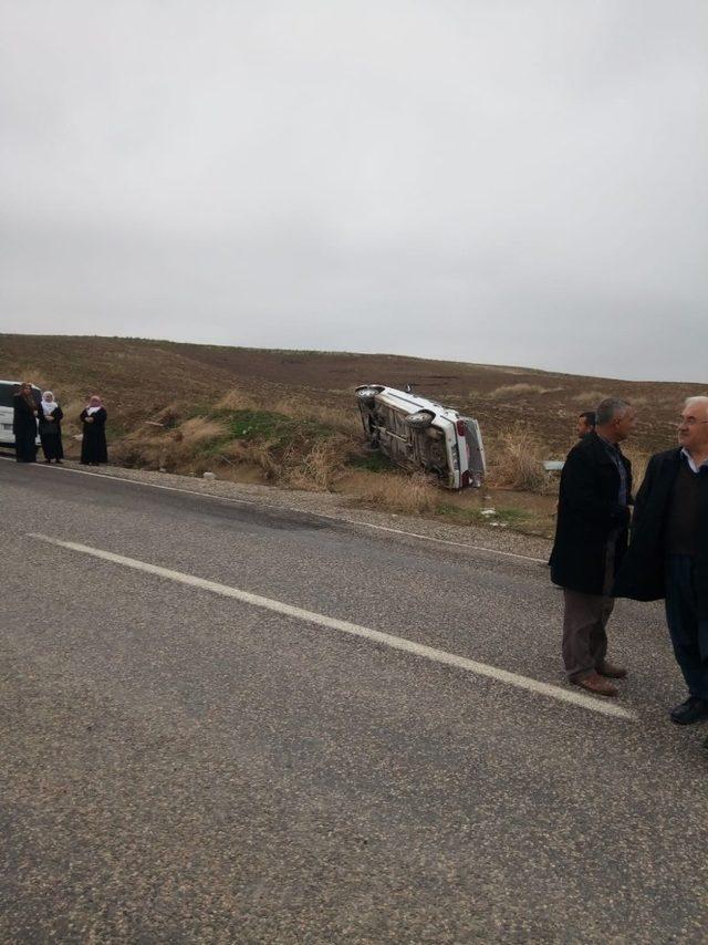 Adıyaman’da otomobil şarampole yuvarlandı: 5 yaralı