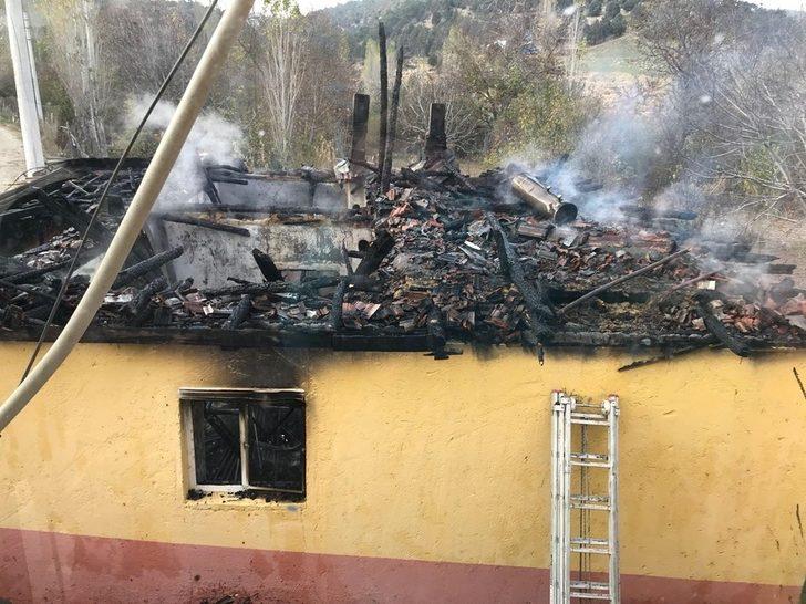 Lojman kül oldu! Kur'an-ı Kerim yanmadı G3