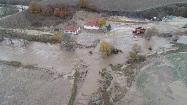 Edirne'de sağanak, su baskınlarına neden oldu, yollar kapandı (4)