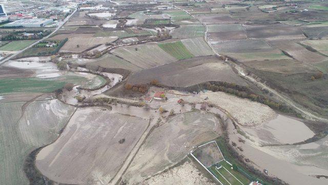 Edirne'de sağanak, su baskınlarına neden oldu, yollar kapandı (4)