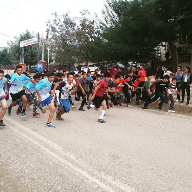 Musabeyli öğrenciler atletizmde birinci oldu