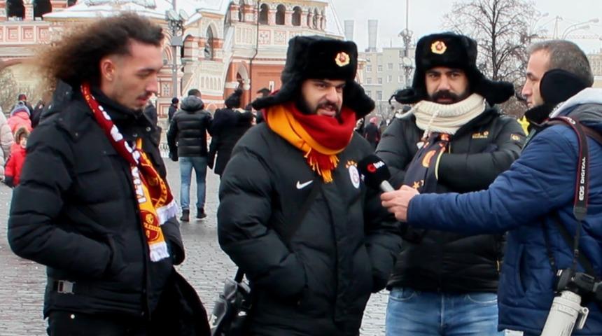 Moskova'daki Galatasaray taraftarı Fatih Terim'e destek verdi, TFF'yi eleştirdi