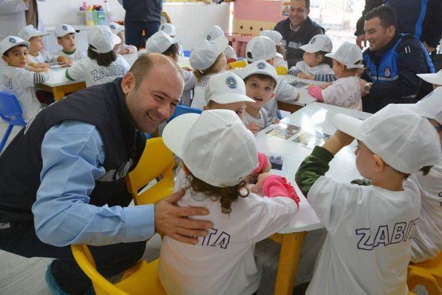 Aliağa Belediyesi zabıtasından miniklere eğitim