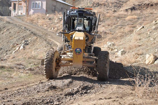 Yüksekova Belediyesinden kumlama çalışması