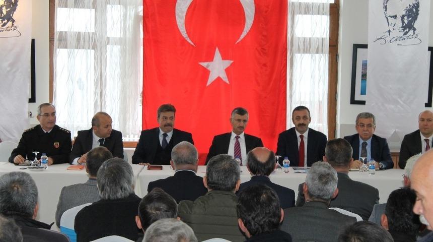 Vali Bektaş, muhtarlarla bir araya geldi