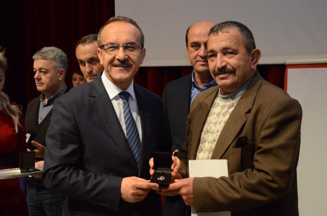 Kızılay bağış&ccedil;ıları &ouml;d&uuml;llendirildi