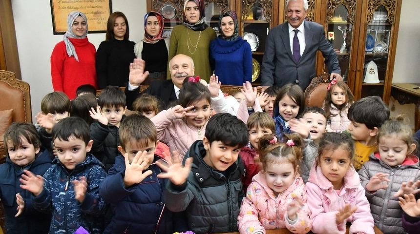 Minik &ouml;ğrenciler Rekt&ouml;r G&ouml;n&uuml;ll&uuml; ile bir araya geldi