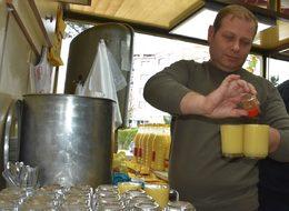 Üç kuşaktır 'boza' ve 'helva' tattırıyorlar