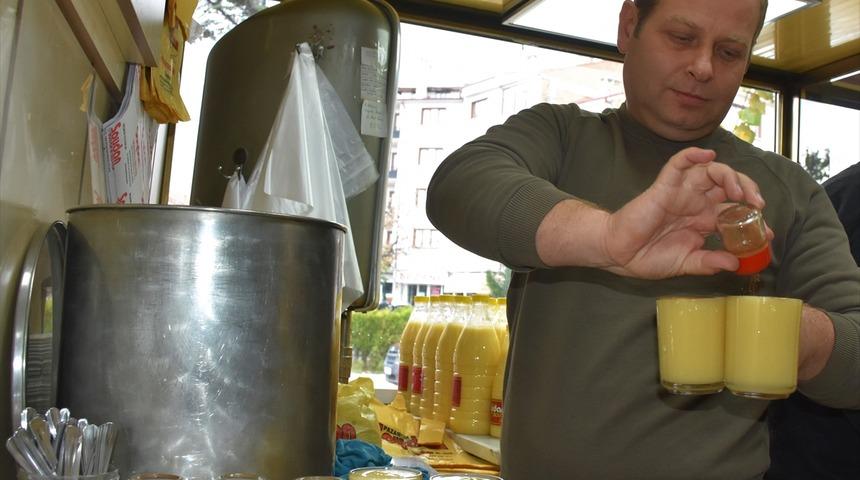 Üç kuşaktır 'boza' ve 'helva' tattırıyorlar