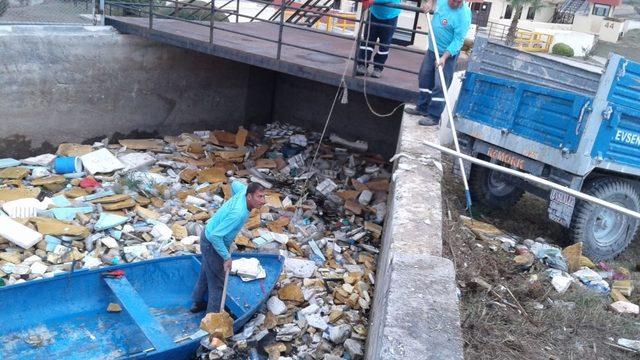 Adana’da sulama kanalları, akarsular ve limanlar atıklardan temizlendi