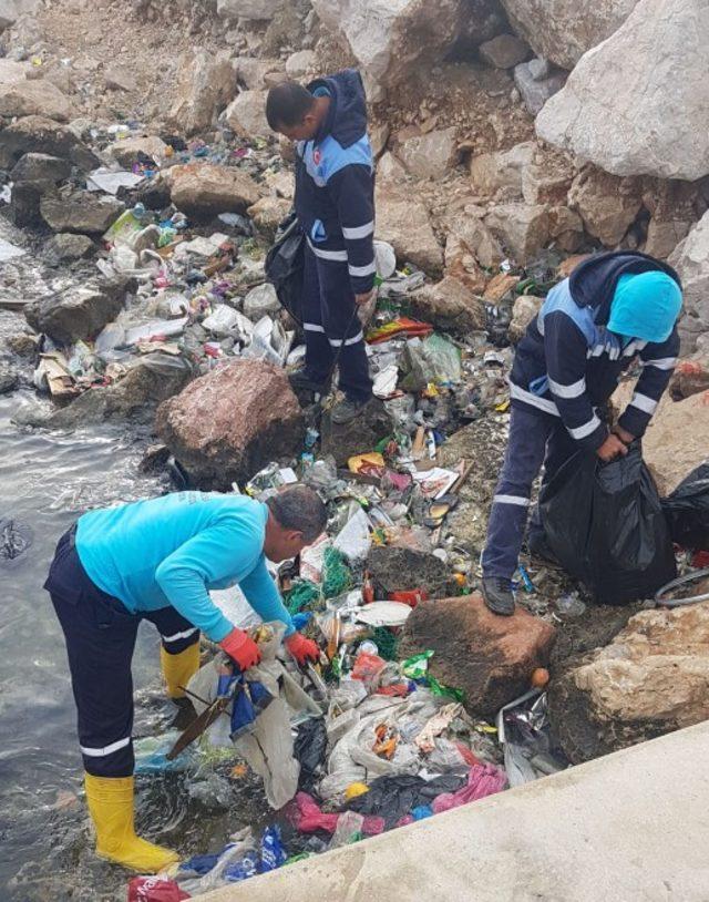 Adana’da sulama kanalları, akarsular ve limanlar atıklardan temizlendi