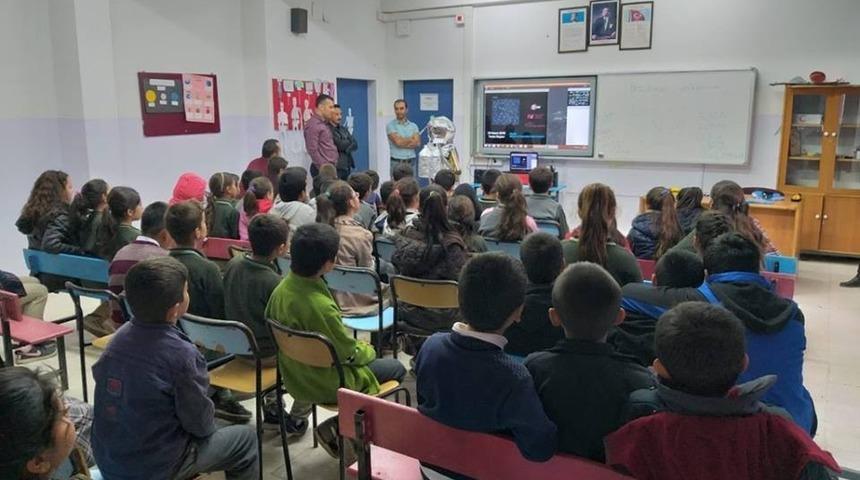 Öğrenciler sordu astrofizikçi cevapladı