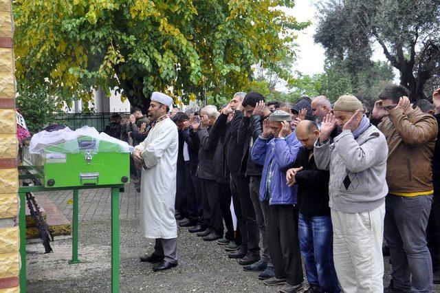 Ece, gözyaşları içinde son yolculuğuna uğurlandı