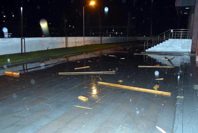 Ergene'de fırtına, kaymakamlık binasının çatısını uçurdu