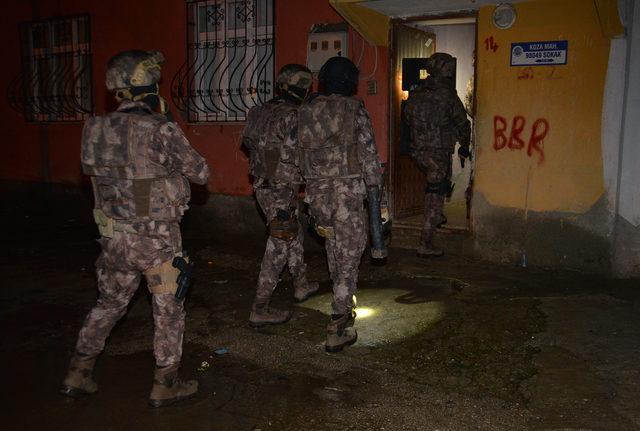 Terör örgütü PKK/KCK opersayonunda yakalanan şüpheliler adliyeye sevk edildi