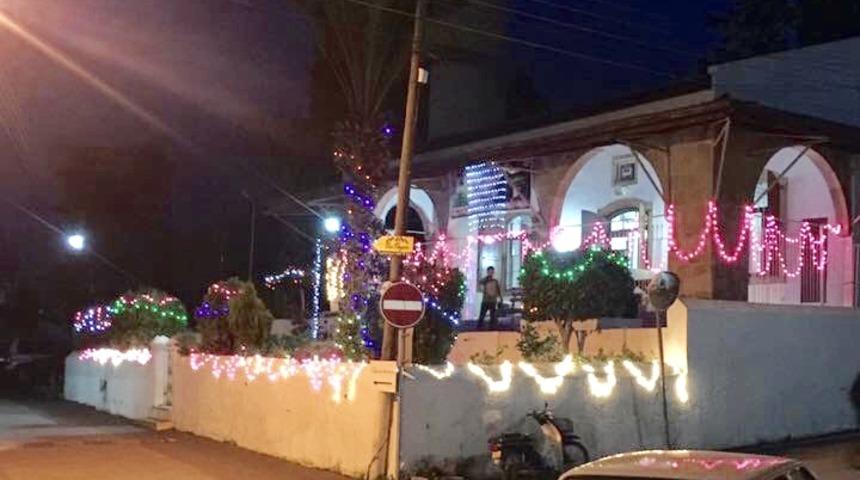 Caminin renkli ışıklarla s&uuml;slenmesine tepki yağıyor!