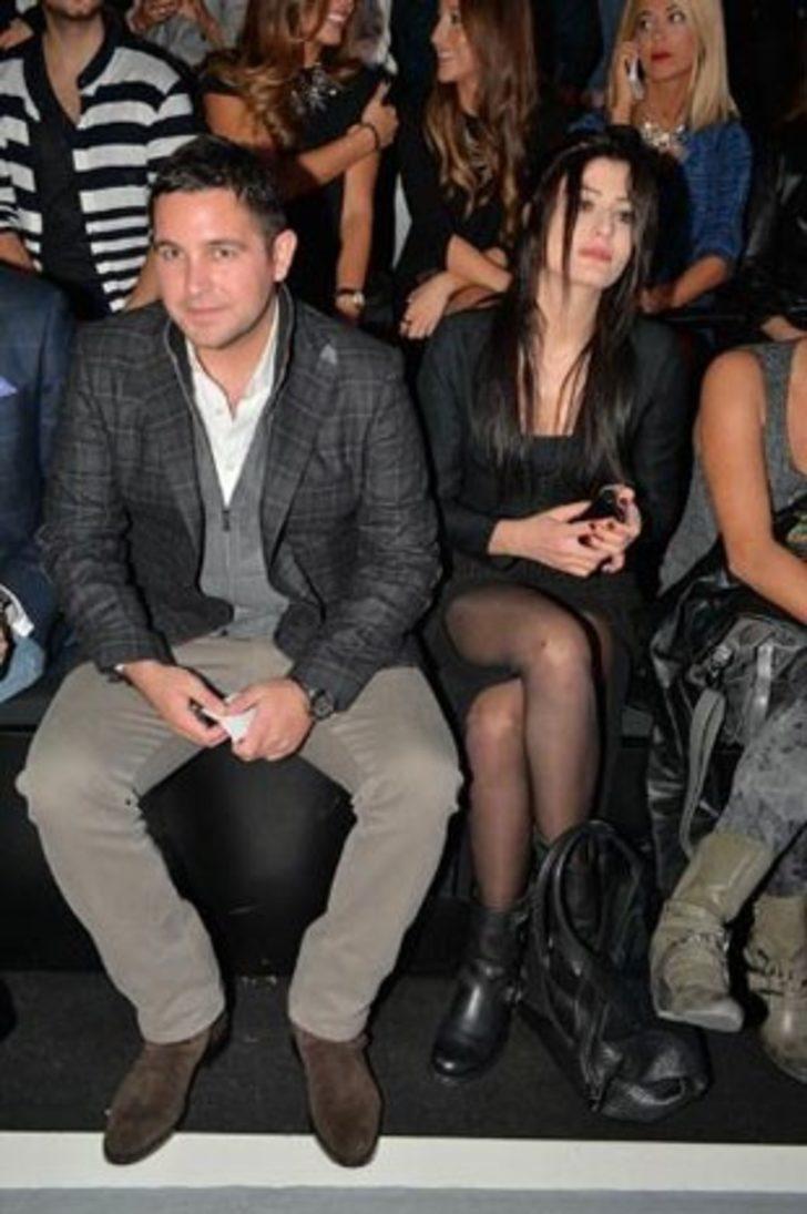 Sevgilisi kucağına oturdu G3