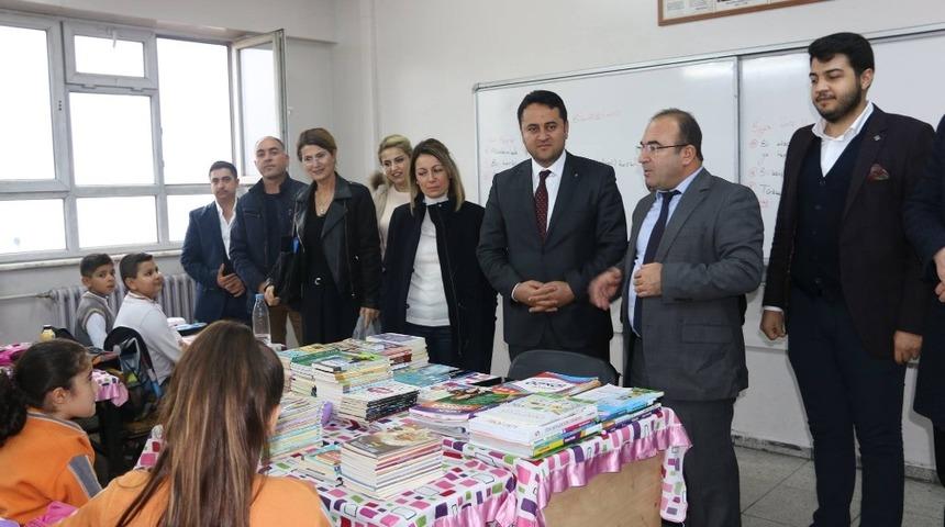 İMO&rsquo;dan &ouml;ğrencilere kitap desteği