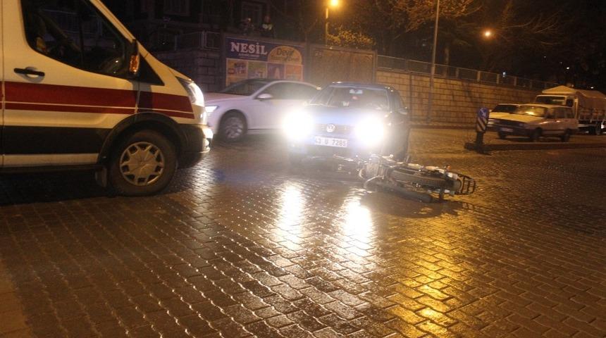 Otomobil ile motosiklet çarpıştı: 1 yaralı