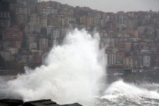 Zonguldak'ta dev dalgalar