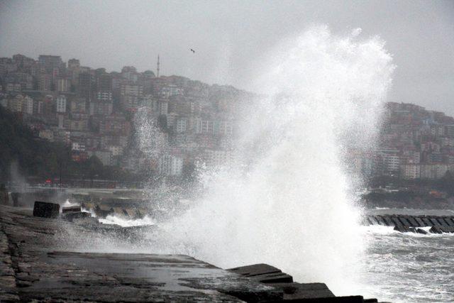 Zonguldak'ta dev dalgalar