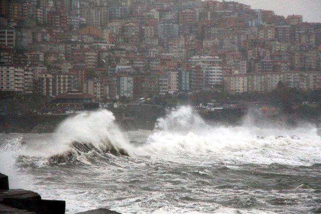 Zonguldak'ta dev dalgalar