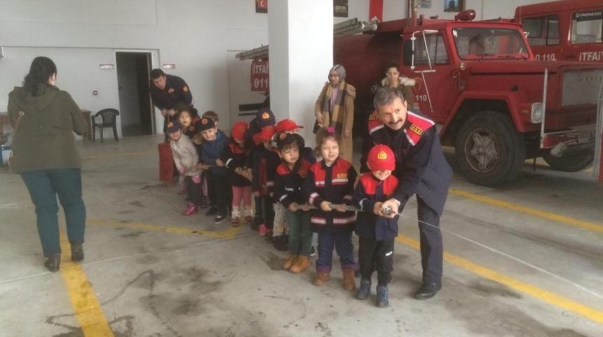 Safranbolu itfaiyesinden Anaokulu &ouml;ğrencilerine yangın tatbikatı