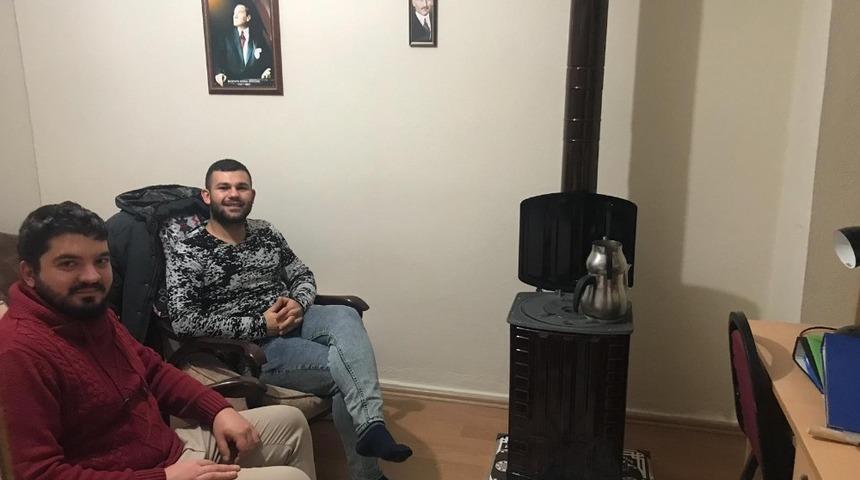 Başkan &Ouml;zakcan&rsquo;dan &uuml;niversiteli &ouml;ğrencilere destek