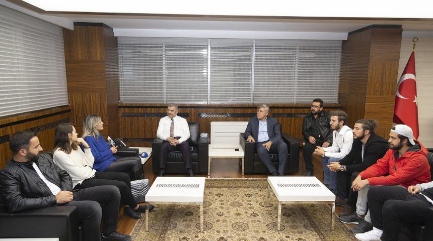 7,5 milyon yıllık fosillerin &ccedil;ıkarılması i&ccedil;in kazı heyetiyle g&ouml;r&uuml;ş&uuml;ld&uuml;