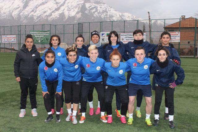 Hakkari'de kadın futbol takımına 4 yabancı transfer