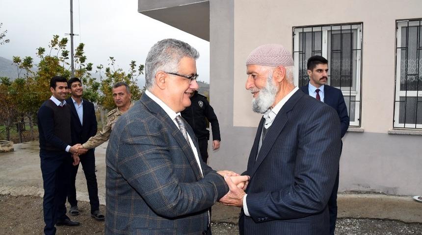 Vali Aykut Pekmez şehit ailesi ile bir araya geldi