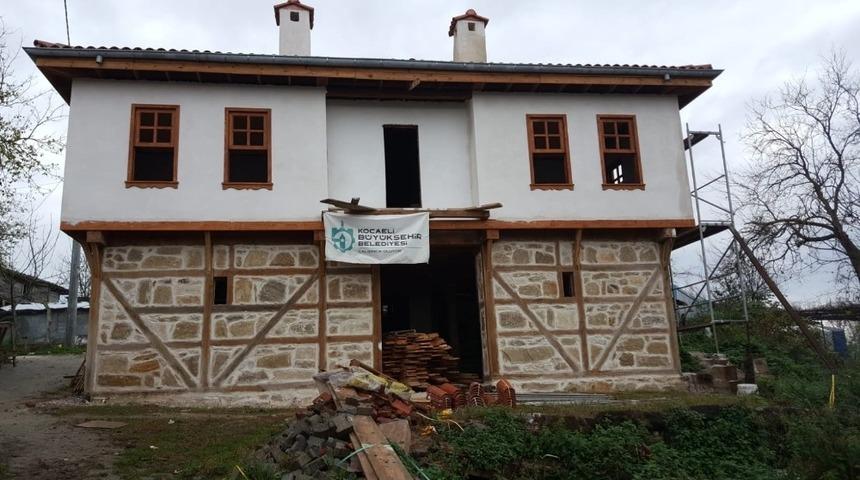 Tarihi konak onarılıyor